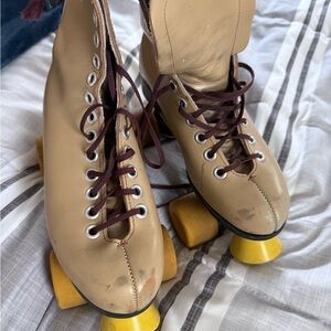 Leather Rental Skates size 7 Classic Tan Roller Skates with Yellow Wheels